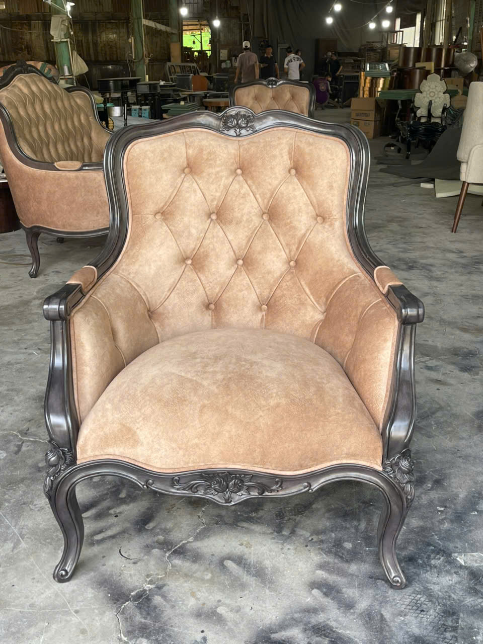 BỘ SOFA CỔ ĐIỂN LOUIS 15- CHẠM BÔNG HỒNG BỌC VẢI NHUNG